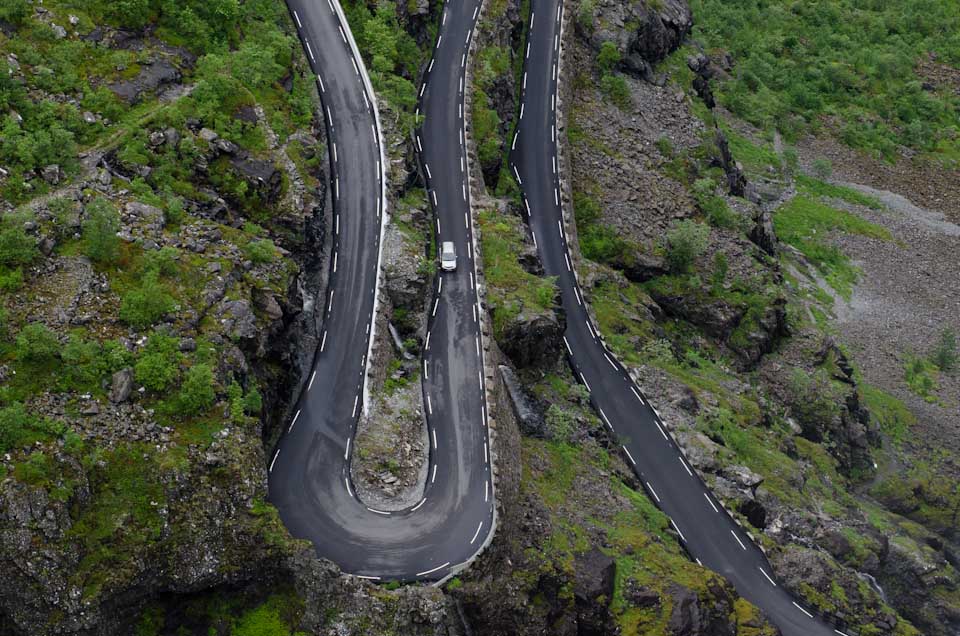 die wahnsinnigen kurven des Trollstigen in Norwegen