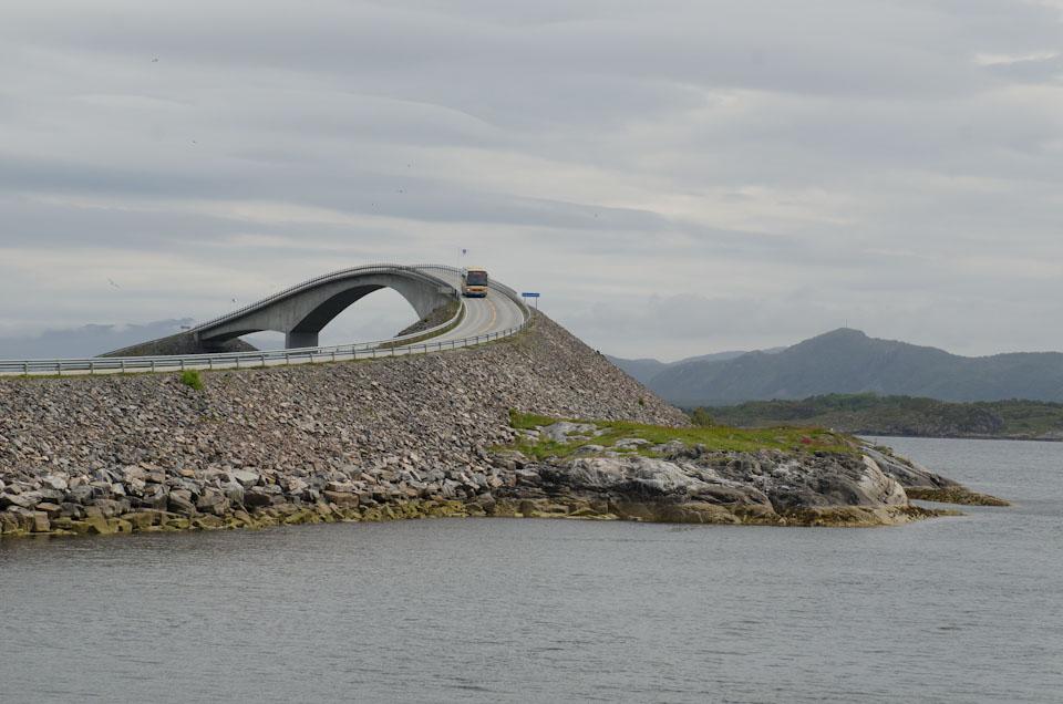 die Atlantikstraße in Norwegen zählt zu den schönsten Straßen der Welt