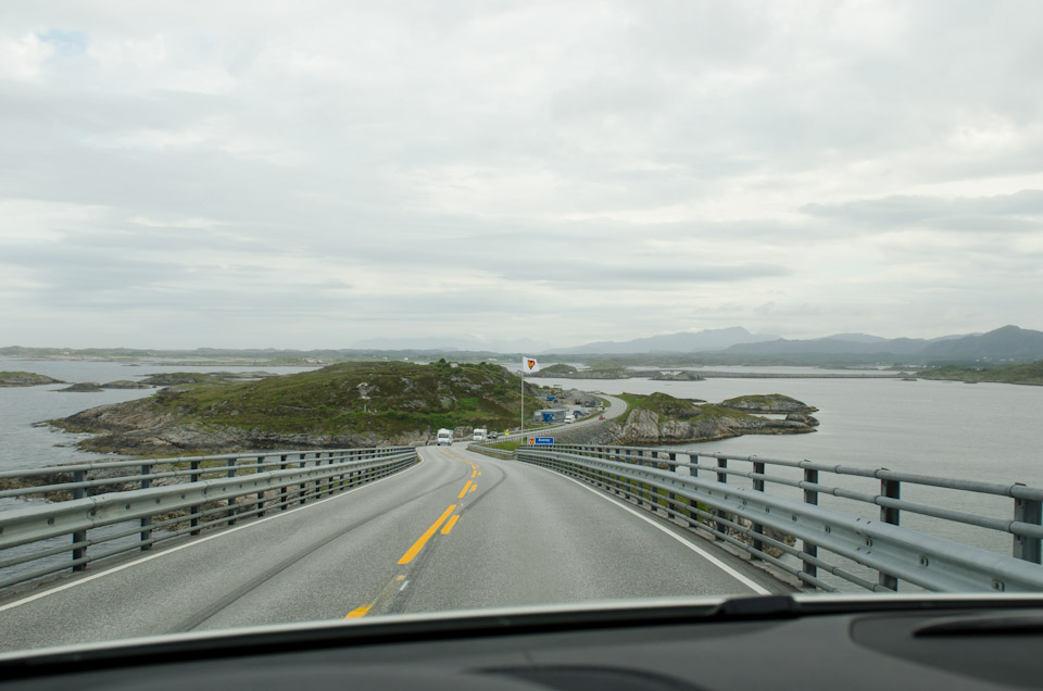 die Atlantikstraße in Norwegen zählt zu den schönsten Straßen der Welt