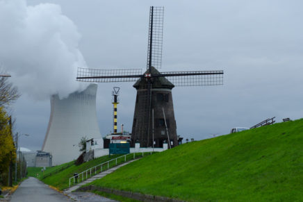 Ein Abend im Geisterdorf Doel am Atomkraftwerk