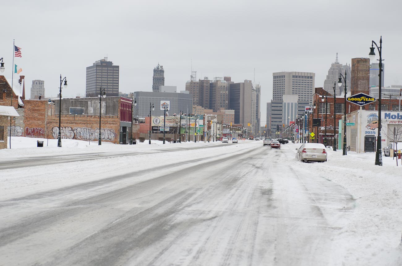 Reiseführer Detroit Michigan Avenue schneebedeckt