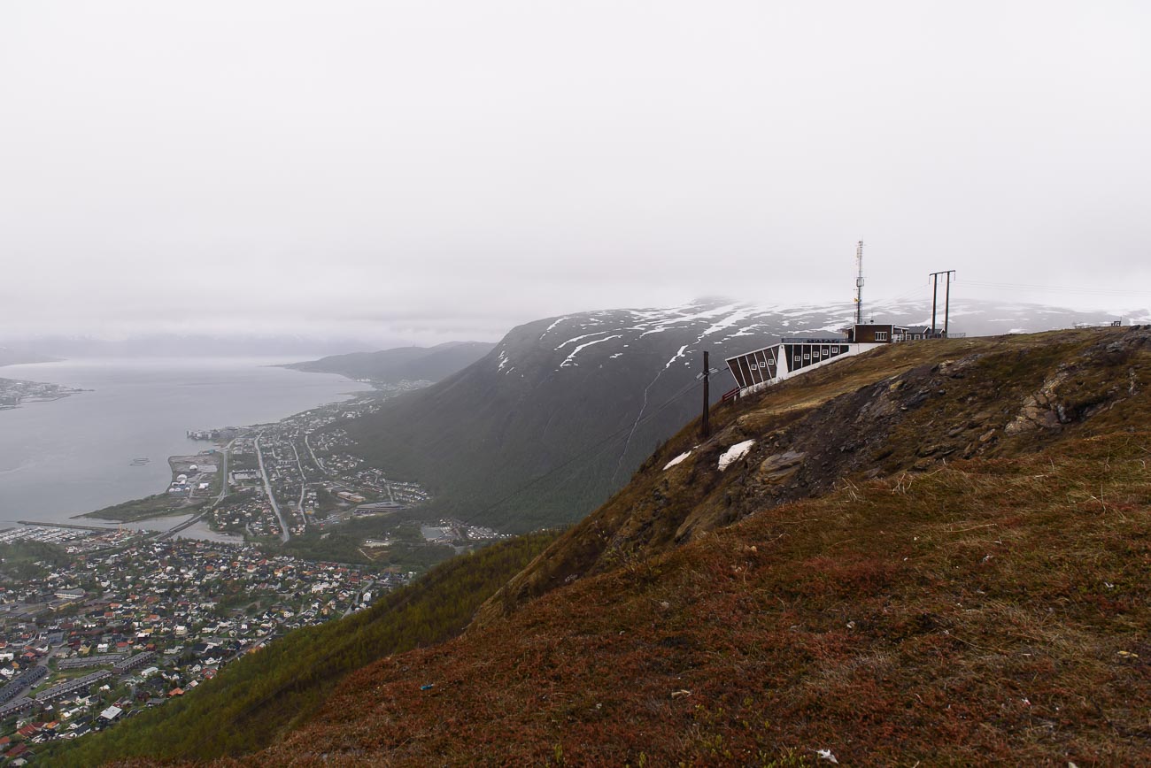 Tromsø von oben - Blick auf die Seilbahnstation 