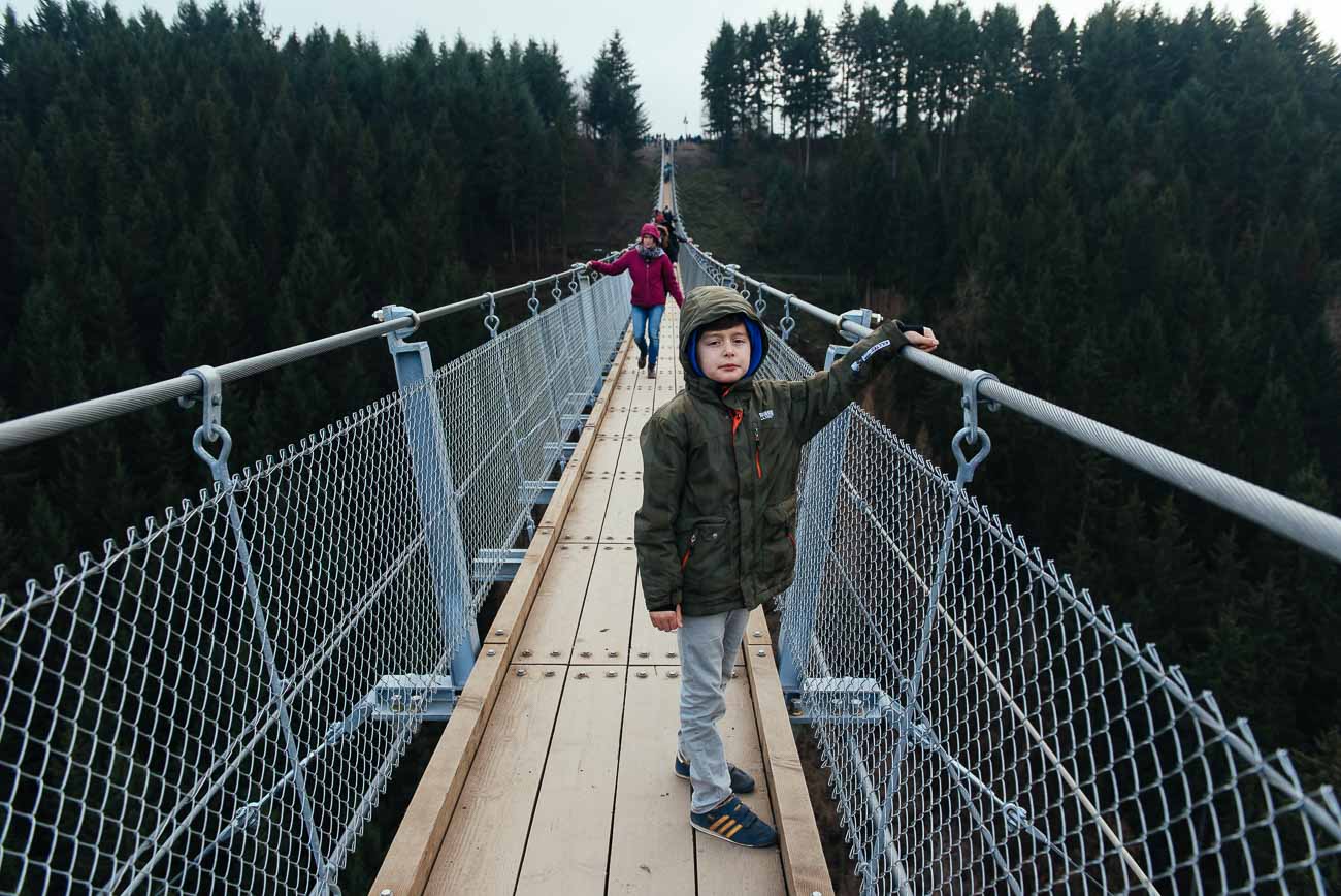 Mit Kids auf der Geierlay Brücke