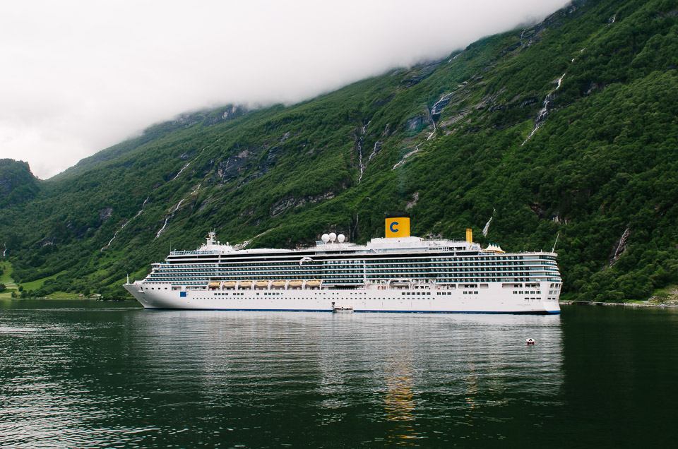 Kreuzfahrtschiffe im Geirangerfjord